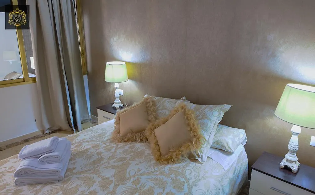 Banus Beach Apartments Marbella 4*,  España