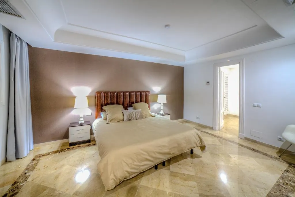 Banus Beach Apartments Marbella 4*,  España