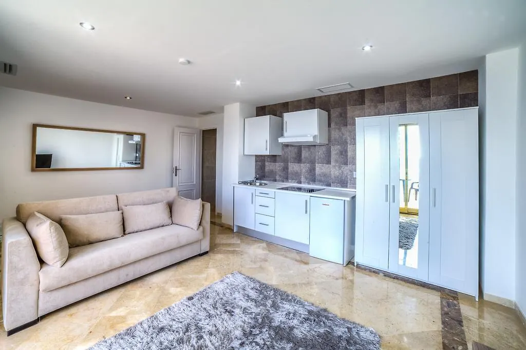 Banus Beach Apartments Marbella 4*,  España