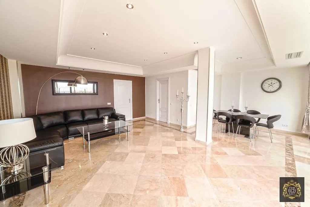 Banus Beach Apartments Marbella 4*,  España