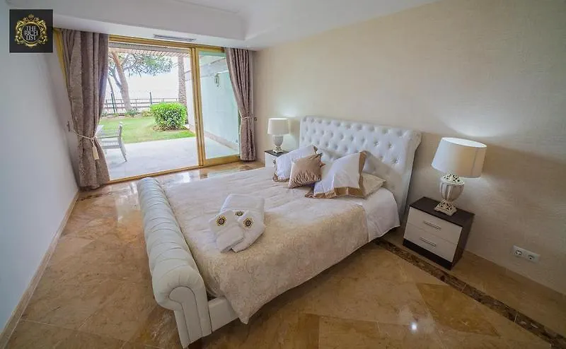 Banus Beach Apartments Marbella 4*,