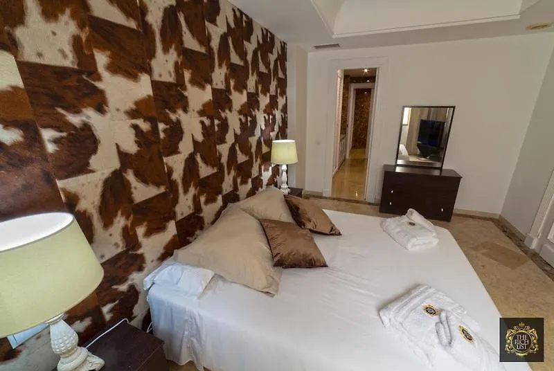Banus Beach Apartments Marbella 4*,  España
