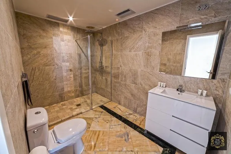Banus Beach Apartments Marbella 4*,  España